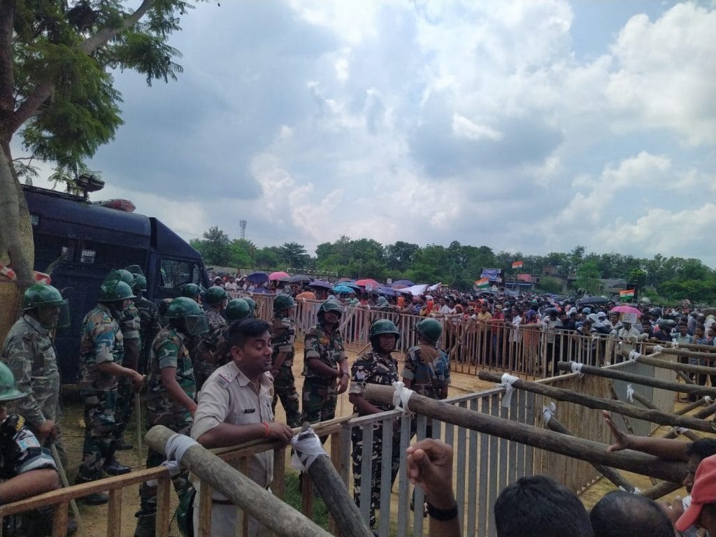 JSSC Paper Leak: परीक्षा रद्द करने की मांग: छात्रों की समस्या और समाधान