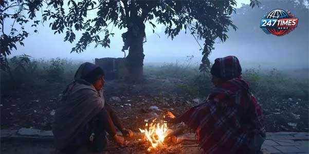 कोहरे के कारण दृश्यता में कमी हो सकती है। यात्रा के दौरान फॉग लाइट का उपयोग करें और सतर्कता बरतें।