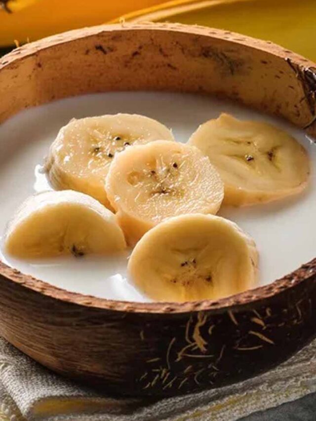 दूध में केला मिलाकर खाने के 7 अद्भुत फायदे: जानें स्वास्थ्य पर इसका असर