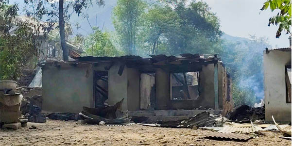 🇮🇳 भारत-पाकिस्तान युद्ध: एयर स्ट्राइक में 31 आतंकवादी ढेर, LOC पर पाक की भारी गोलीबारी में एक जवान शहीद