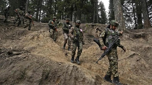 पाकिस्तान ने फिर किया सीजफायर उल्लंघन, भारतीय सेना ने दिया मुंहतोड़ जवाब | LOC Tension 1 May 2025