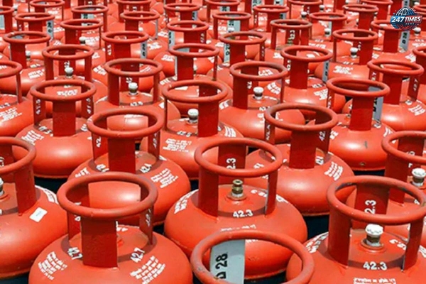 LPG Price 1 June 2025: महीने की शुरुआत में राहत, 19 किलो सिलेंडर हुआ सस्ता